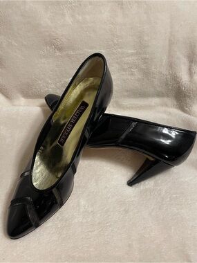Women’s black patent leather heels size 5B.